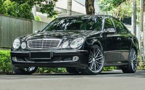 Mercedes-Benz E260 on Vossen Wheels (VFS4) 2017 года